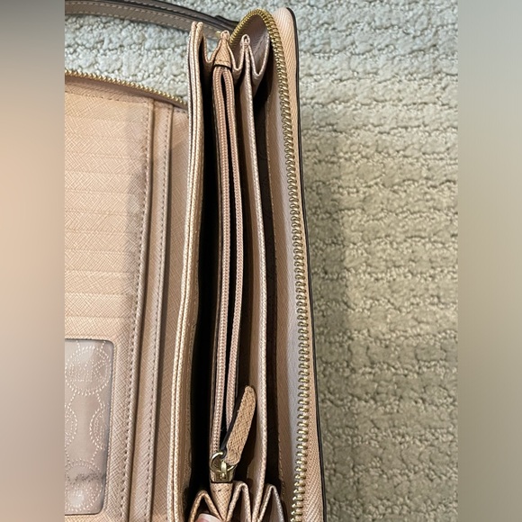 Michael Kors Jet Set Travel Continental Wallet in Blush - Picture 9 of 10